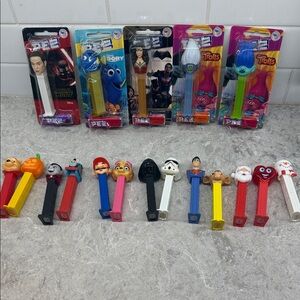 18 PEZ dispensers mix of sealed loose Star Wars, Trolls, Santa, Superman, others